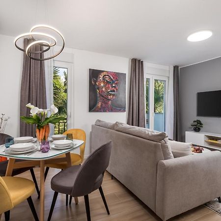 Modern Apartment Di Più Fiume Esterno foto