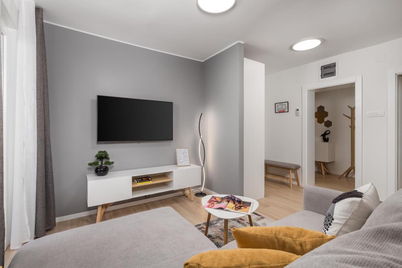 Modern Apartment Di Più Fiume Esterno foto