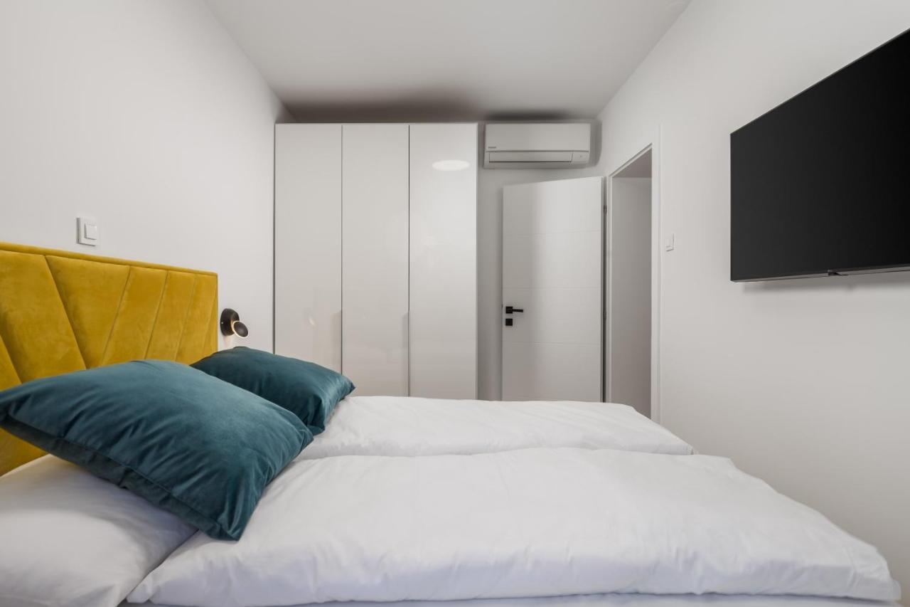 Modern Apartment Di Più Fiume Esterno foto
