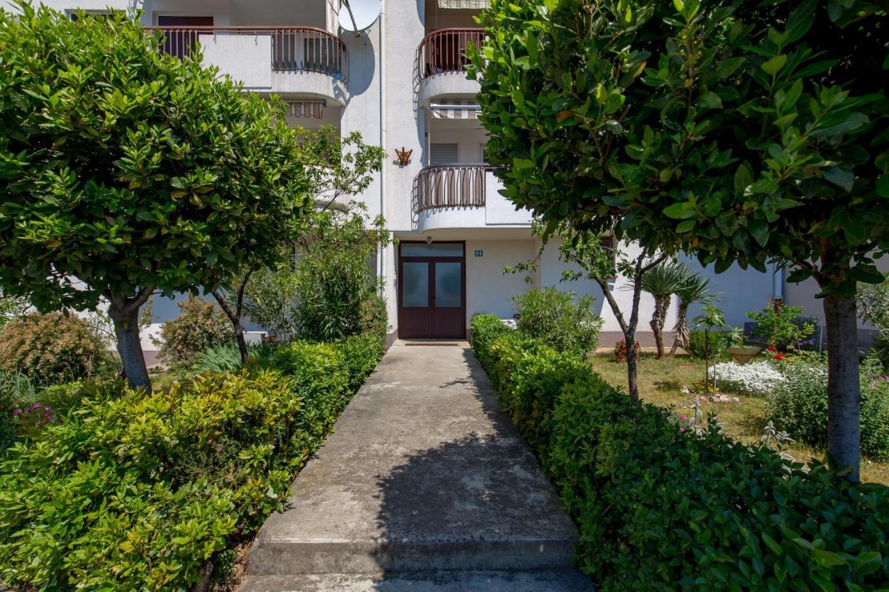 Modern Apartment Di Più Fiume Esterno foto