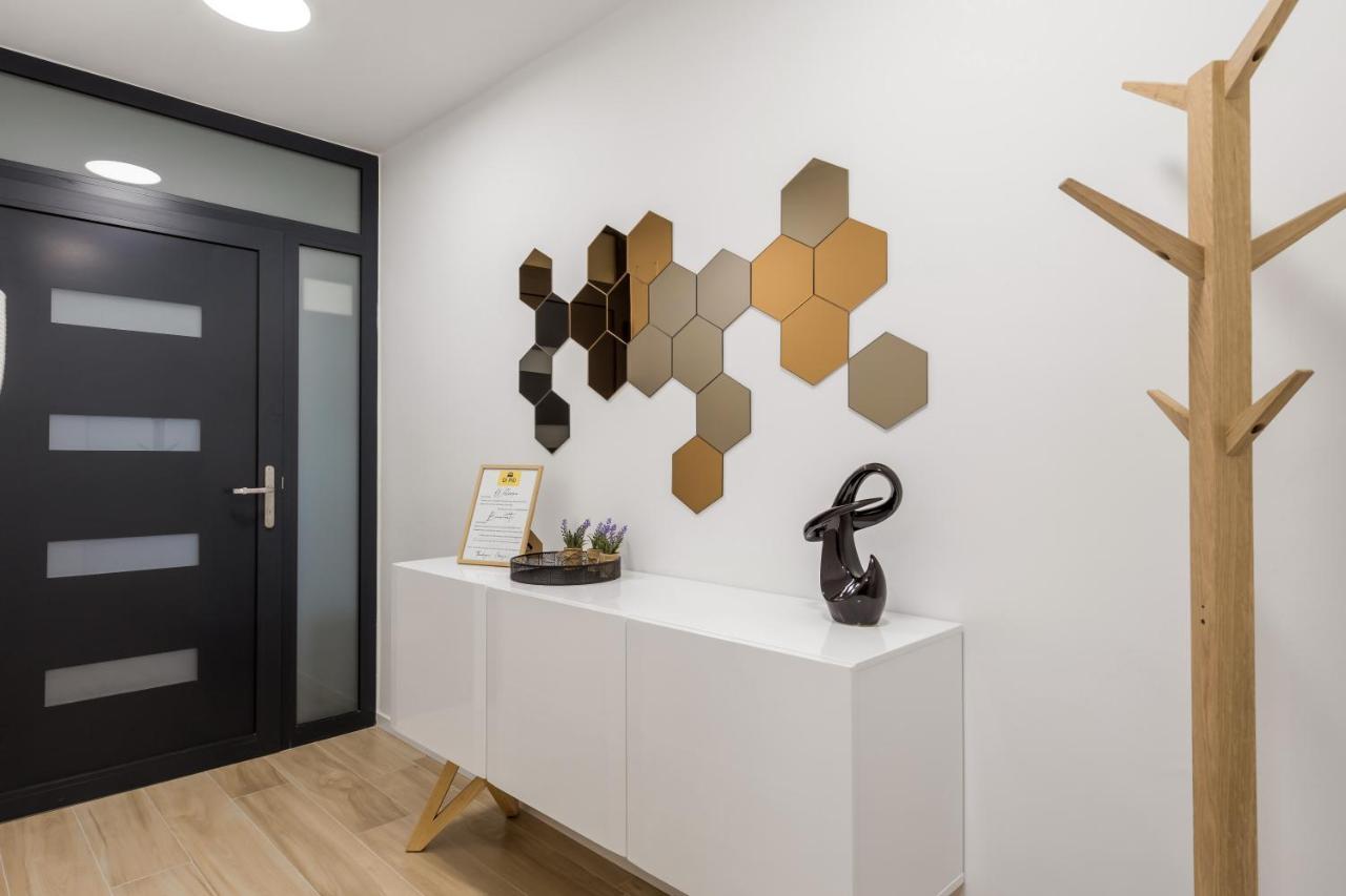 Modern Apartment Di Più Fiume Esterno foto